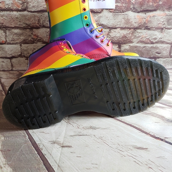 Dr. Martens 1460 AirWair "PRIDE" Boots 🆕️🔥🔥 - Picture 3 of 8